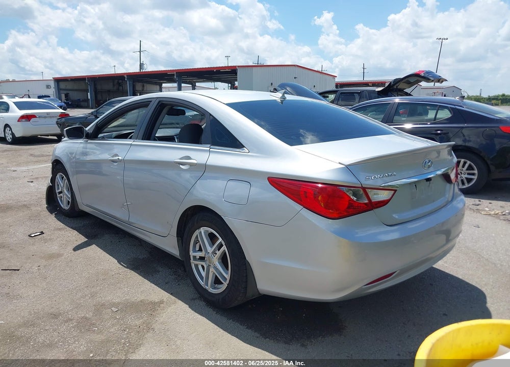 2013 HYUNDAI SONATA GLS VIN: 5NPEB4AC1DH737085