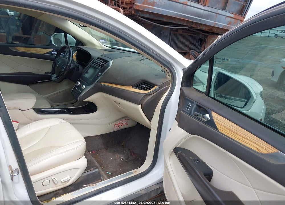 2015 LINCOLN MKC VIN: 5LMCJ2A92FUJ18984