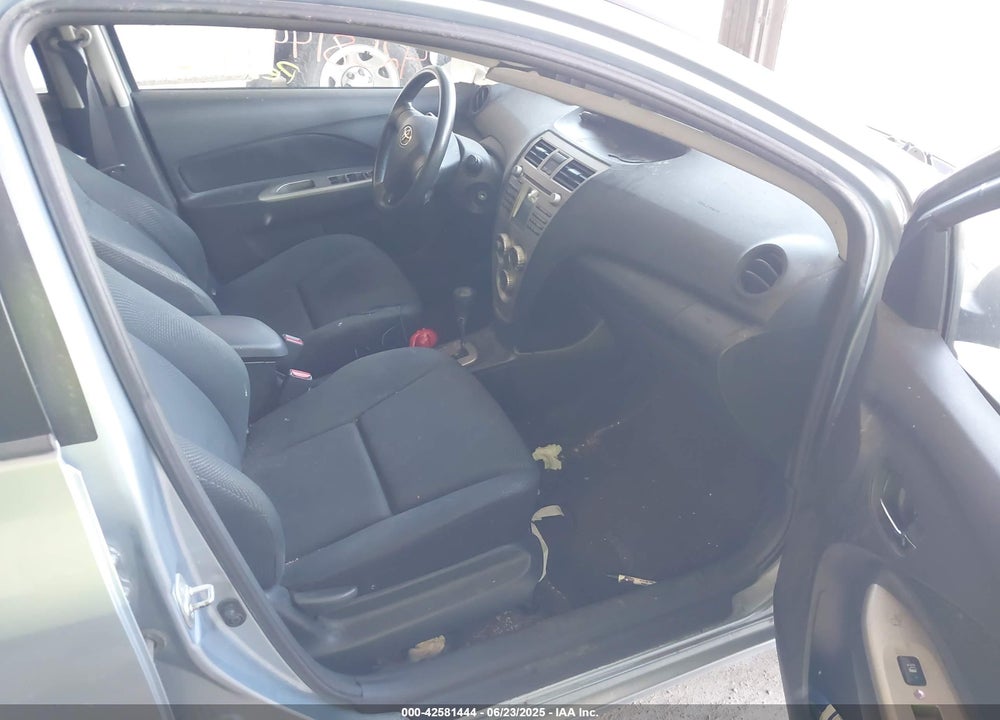 2010 TOYOTA YARIS VIN: JTDBT4K36A4077139