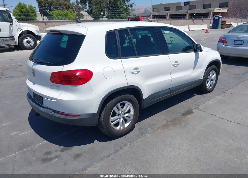 2012 VOLKSWAGEN TIGUAN S VIN: WVGAV7AX4CW603198