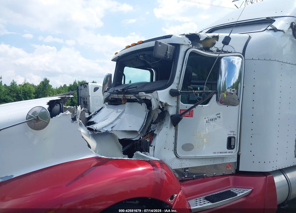 2010 KENWORTH T660 T660 VIN: 1XKAD49X1AJ261668
