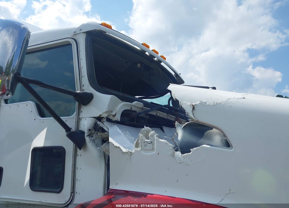 2010 KENWORTH T660 T660 VIN: 1XKAD49X1AJ261668