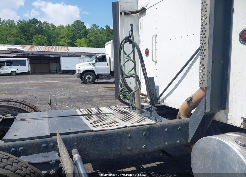2010 KENWORTH T660 T660 VIN: 1XKAD49X1AJ261668