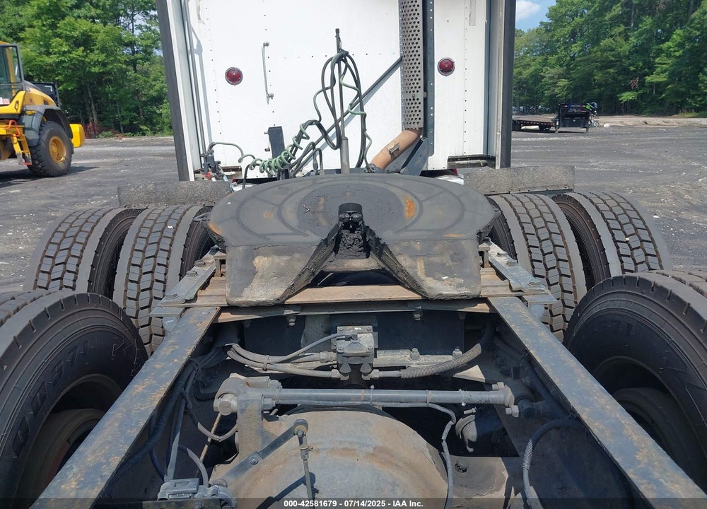 2010 KENWORTH T660 T660 VIN: 1XKAD49X1AJ261668