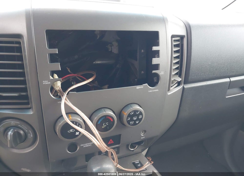 2004 NISSAN TITAN LE VIN: 1N6AA07B44N573238