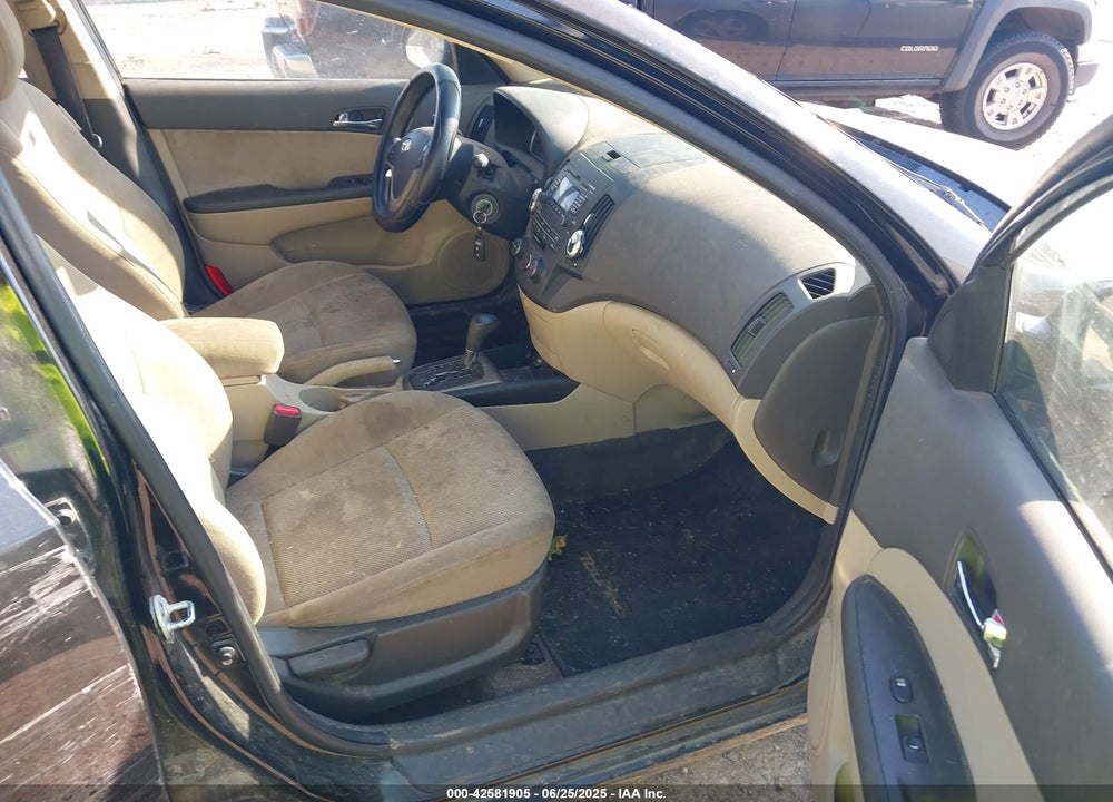 2010 HYUNDAI ELANTRA VIN: KMHDC8AE2AU075225