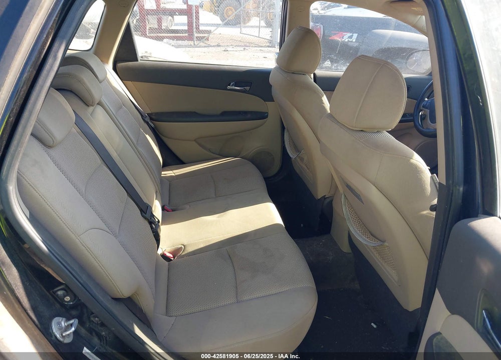 2010 HYUNDAI ELANTRA VIN: KMHDC8AE2AU075225