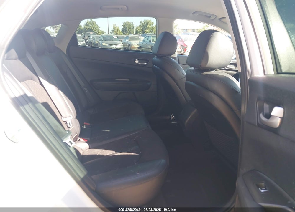 2019 KIA OPTIMA VIN: 5XXGT4L34KG334293