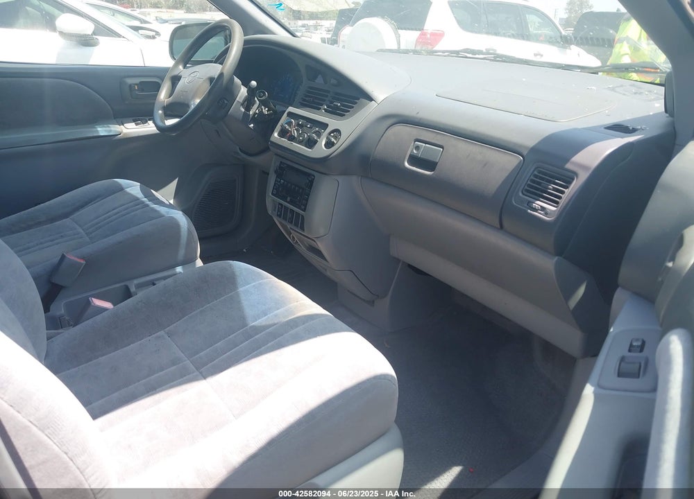 2003 TOYOTA SIENNA LE VIN: 4T3ZF13C33U518024