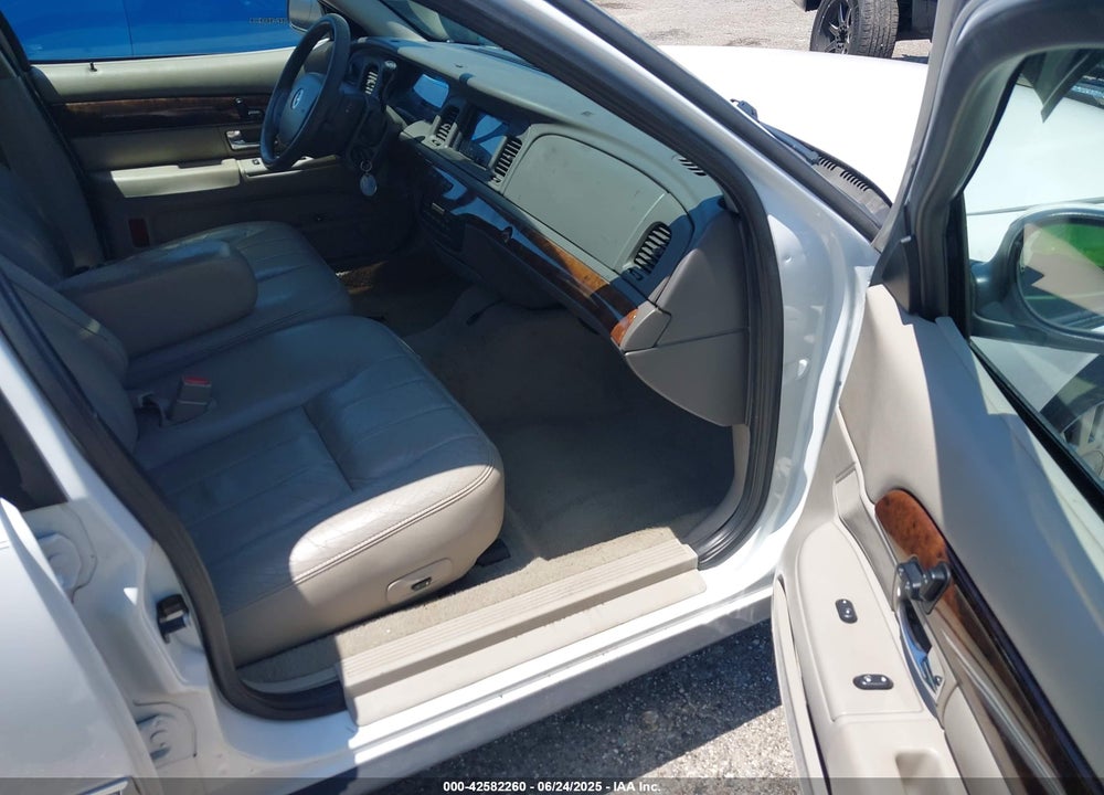 2007 MERCURY GRAND MARQUIS VIN: 2MEFM75V37X618743