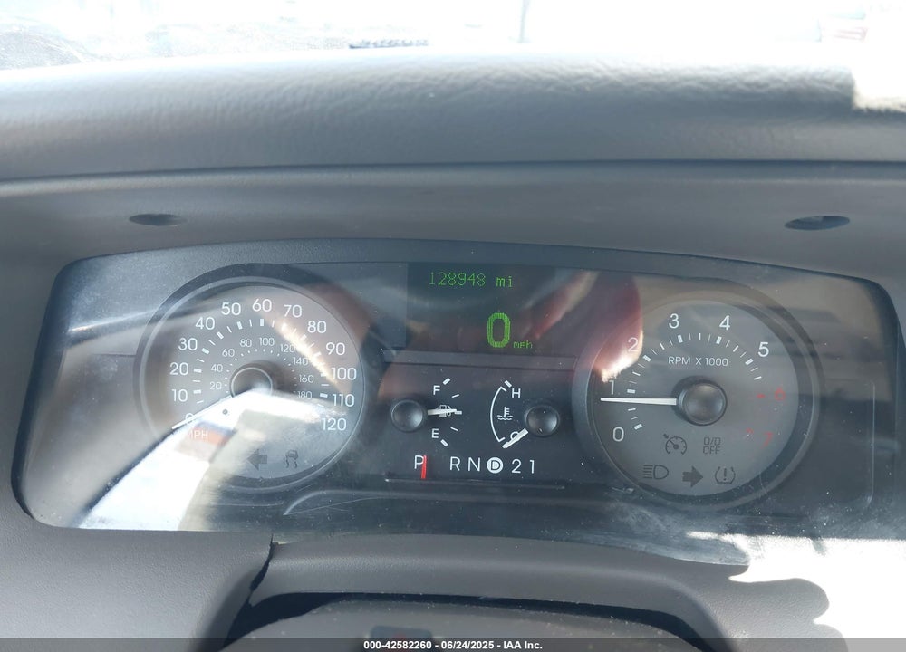 2007 MERCURY GRAND MARQUIS VIN: 2MEFM75V37X618743