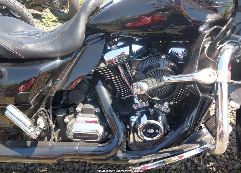 2018 HARLEY-DAVIDSON FLHX STREET GLIDE VIN: 1HD1KBC15JB672557