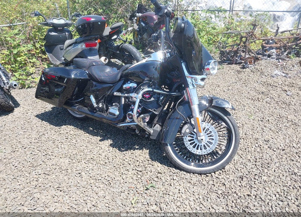 2018 HARLEY-DAVIDSON FLHX STREET GLIDE VIN: 1HD1KBC15JB672557