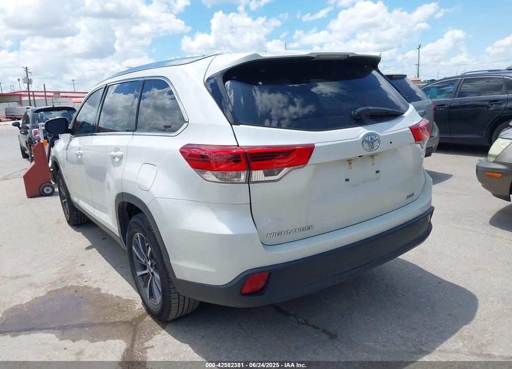 2019 TOYOTA HIGHLANDER VIN: 5TDKZRFH1KS329273