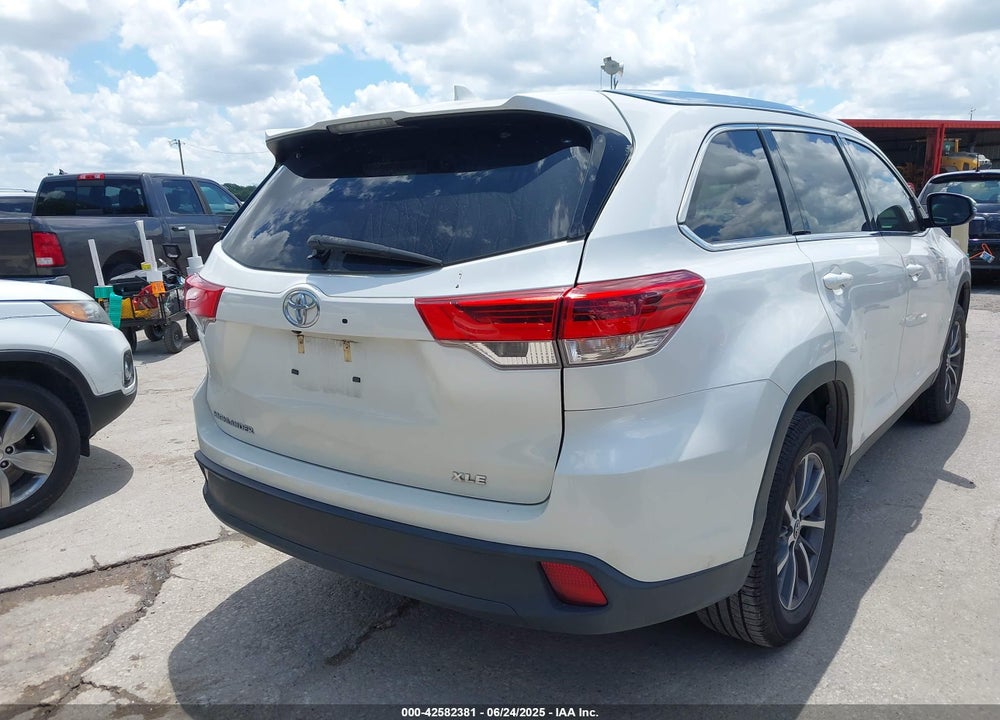 2019 TOYOTA HIGHLANDER VIN: 5TDKZRFH1KS329273
