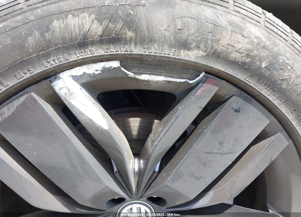 2019 VOLKSWAGEN ATLAS VIN: 1V2NR2CAXKC622911