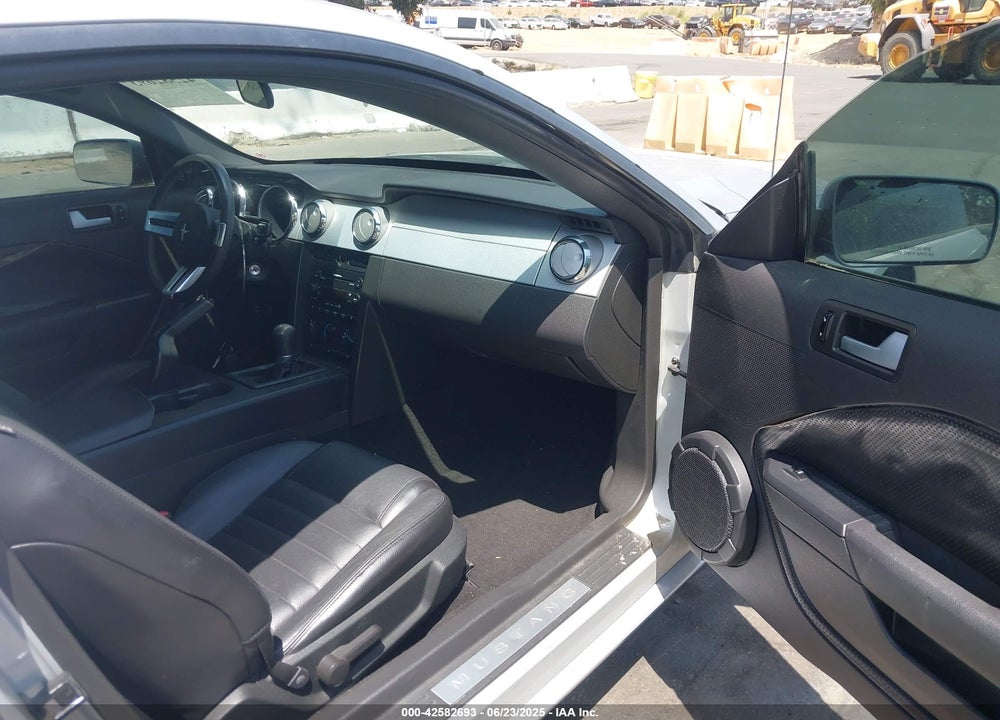 2006 FORD MUSTANG VIN: 1ZVHT82H365238039
