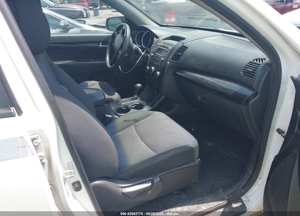 2011 KIA SORENTO VIN: 5XYKT3A11BG091592
