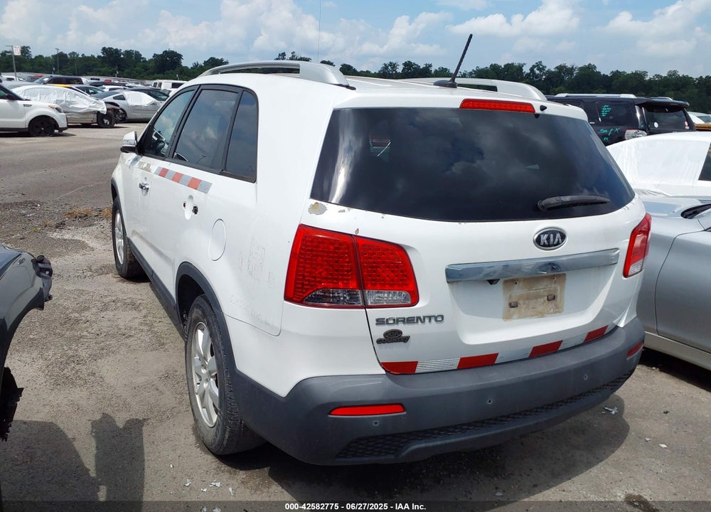 2011 KIA SORENTO VIN: 5XYKT3A11BG091592