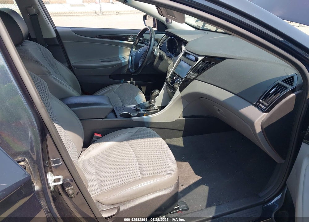 2014 HYUNDAI SONATA VIN: 5NPEC4AB2EH847777