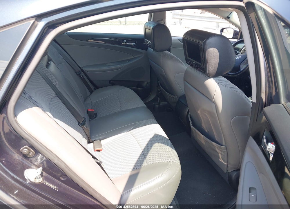 2014 HYUNDAI SONATA VIN: 5NPEC4AB2EH847777