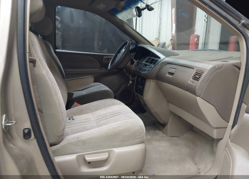 2000 TOYOTA SIENNA LE VIN: 4T3ZF13C8YU304489