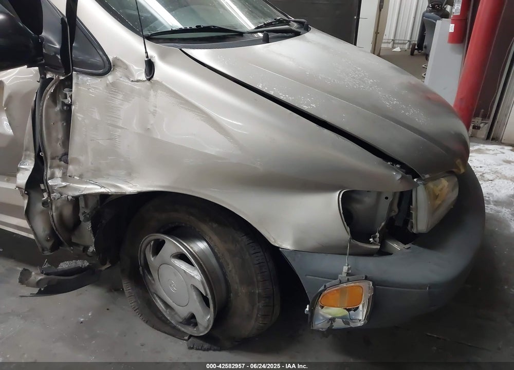 2000 TOYOTA SIENNA LE VIN: 4T3ZF13C8YU304489
