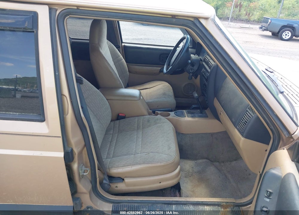 1999 JEEP CHEROKEE CLASSIC/SPORT VIN: 1J4FF68S8XL638596