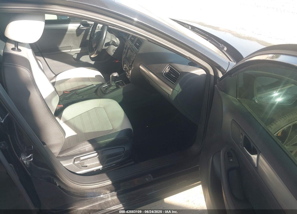 2016 VOLKSWAGEN JETTA VIN: 3VWD17AJXGM277760