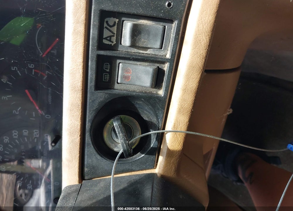 1993 VOLVO 940 VIN: YV1JW8835P1066915