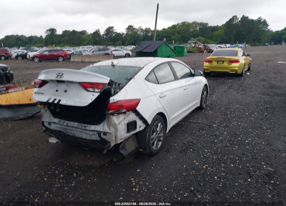 2017 HYUNDAI ELANTRA VIN: 5NPD84LF9HH186556