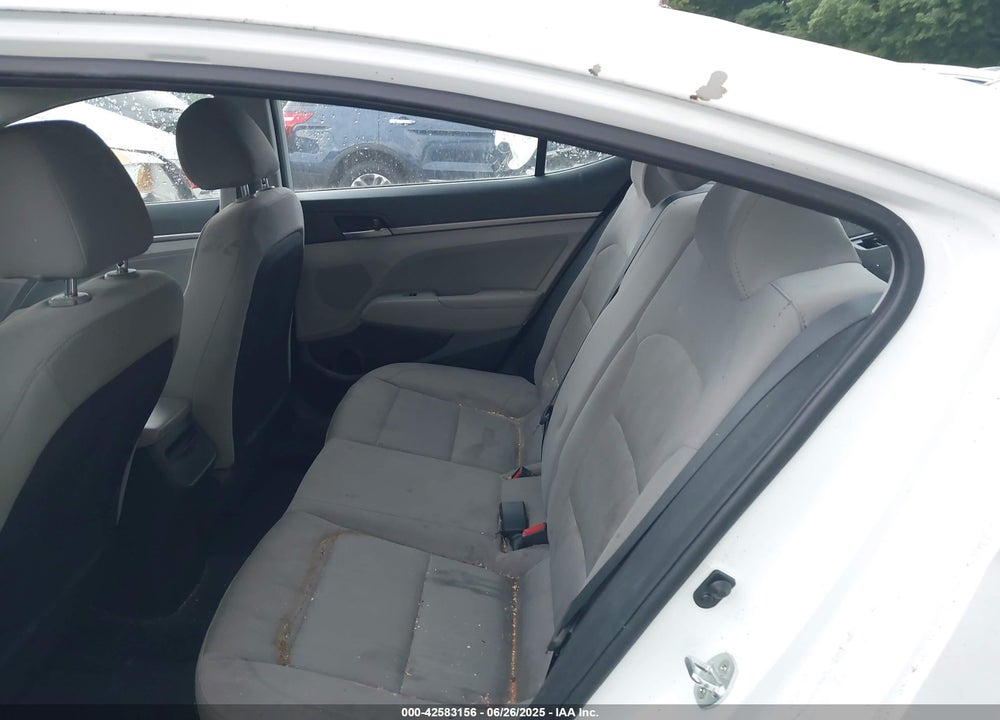 2017 HYUNDAI ELANTRA VIN: 5NPD84LF9HH186556