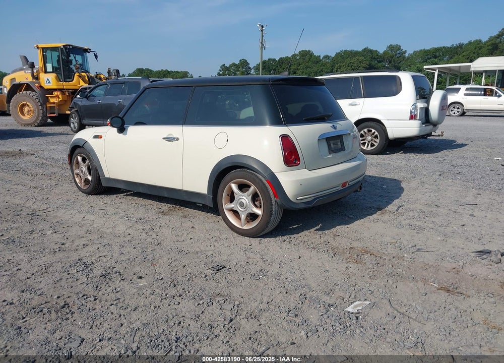 2006 MINI COOPER VIN: WMWRC33506TK18077