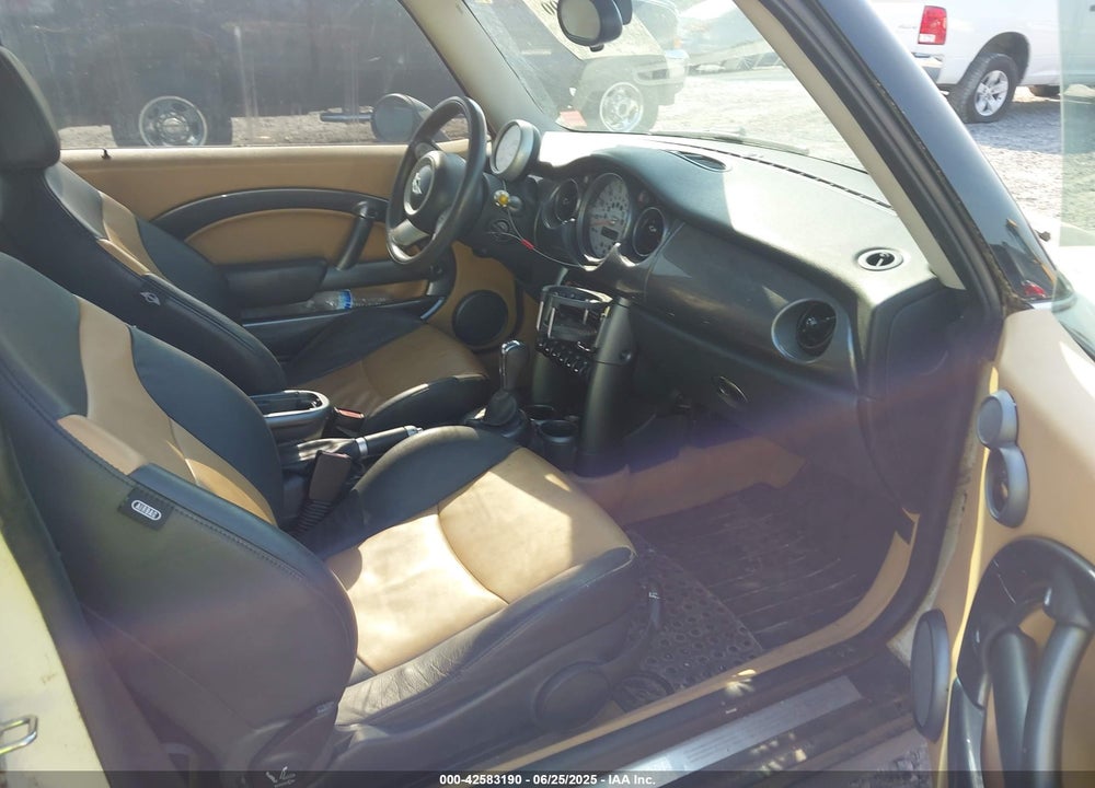 2006 MINI COOPER VIN: WMWRC33506TK18077