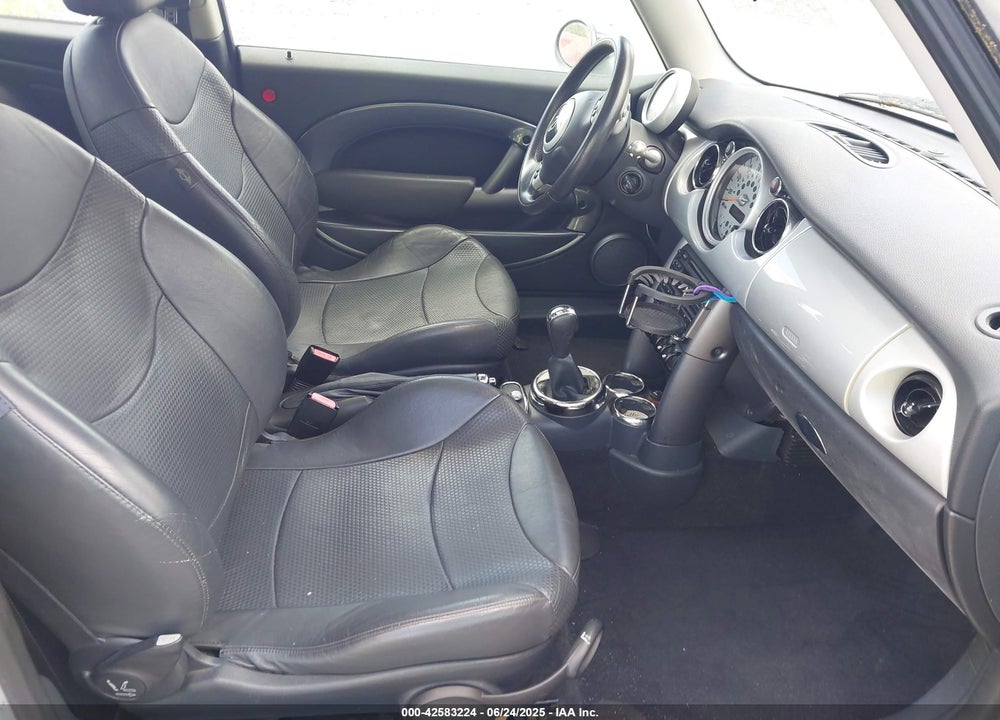 2002 MINI COOPER VIN: WMWRC33432TE11649