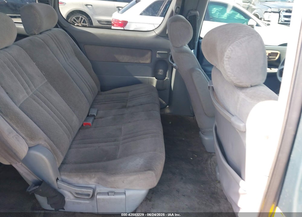 2002 TOYOTA SIENNA CE VIN: 4T3ZF19C62U443955