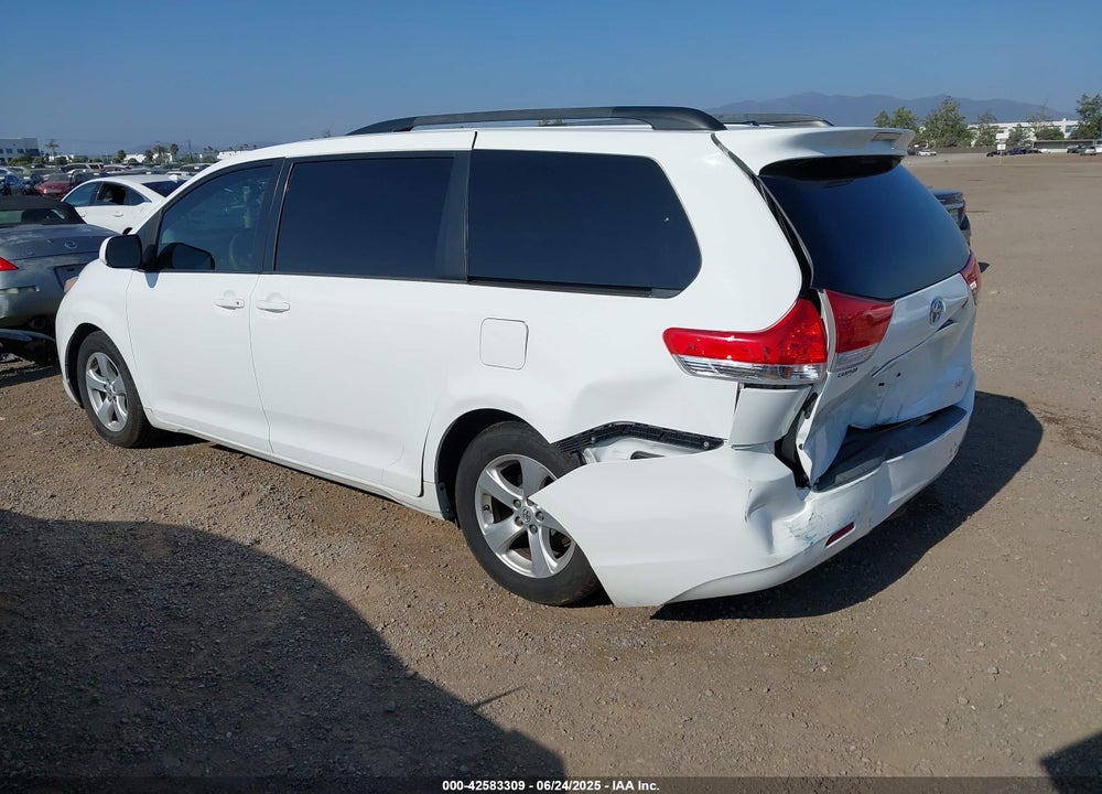 2014 TOYOTA SIENNA LE V6 8 PASSENGER VIN: 5TDKK3DC7ES430671