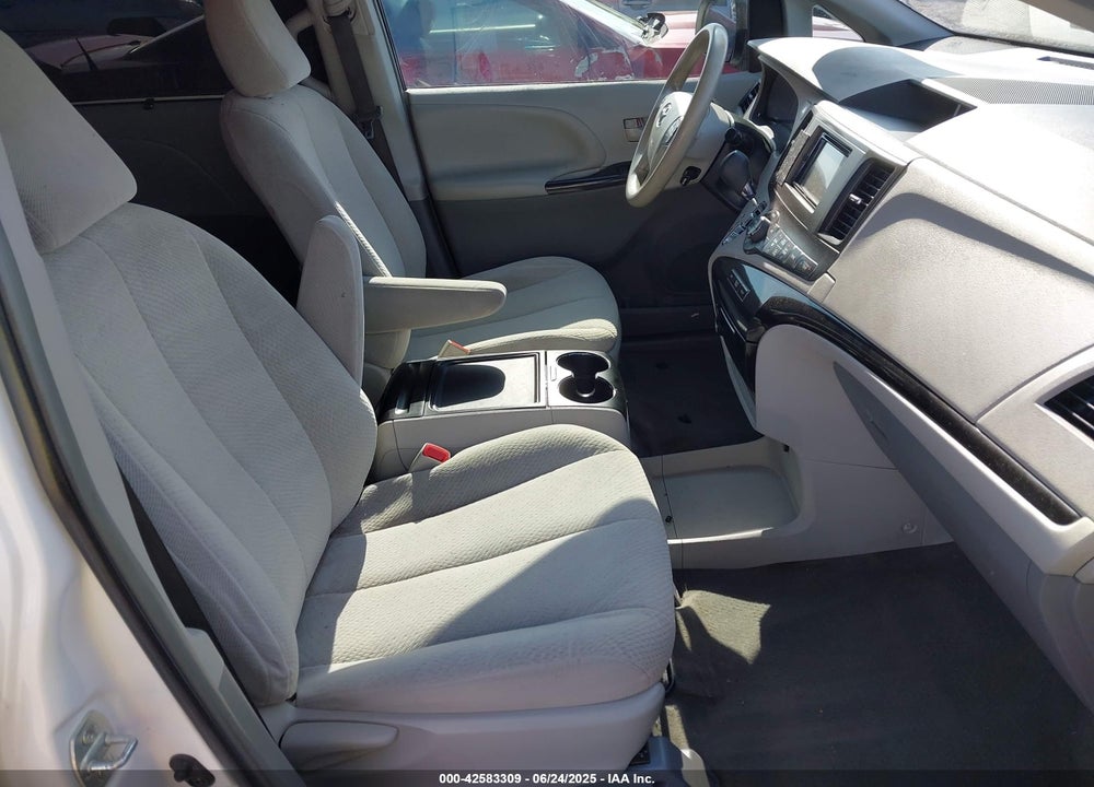 2014 TOYOTA SIENNA LE V6 8 PASSENGER VIN: 5TDKK3DC7ES430671