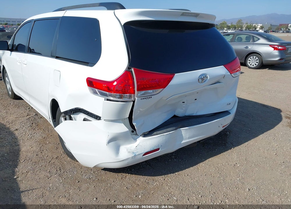 2014 TOYOTA SIENNA LE V6 8 PASSENGER VIN: 5TDKK3DC7ES430671
