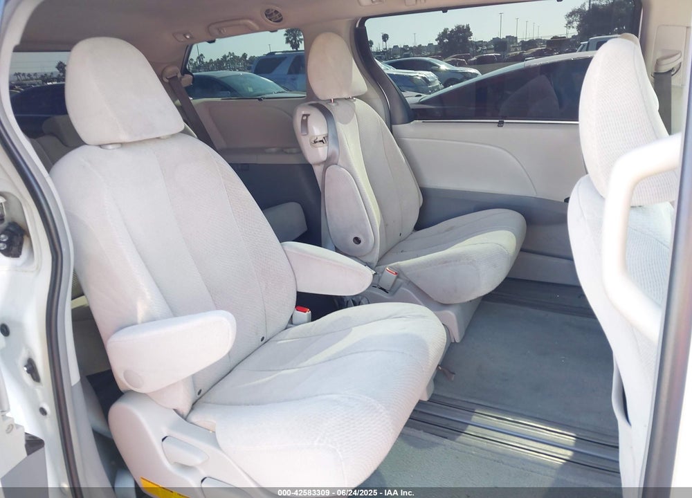 2014 TOYOTA SIENNA LE V6 8 PASSENGER VIN: 5TDKK3DC7ES430671