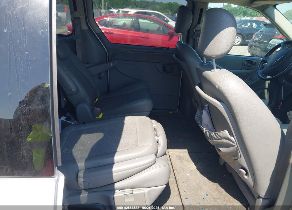 2005 CHRYSLER TOWN & COUNTRY TOURING VIN: 2C8GP54L25R501589