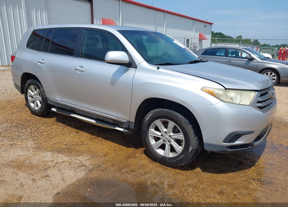 2011 TOYOTA HIGHLANDER BASE V6 VIN: 5TDZK3EH2BS039304
