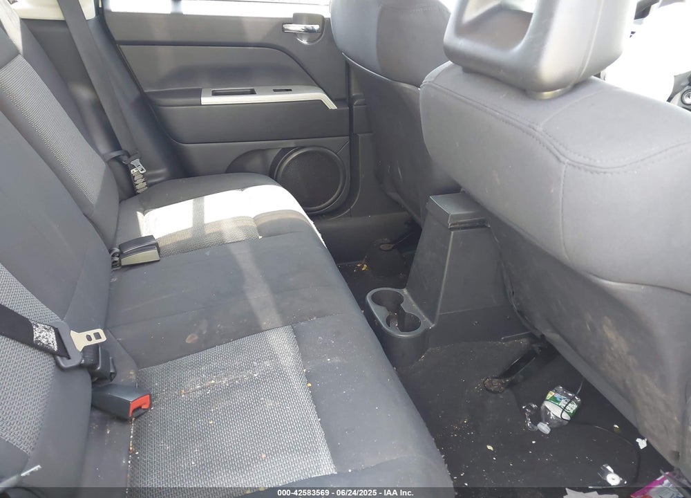 2008 JEEP COMPASS VIN: 1J8FT47W48D608913