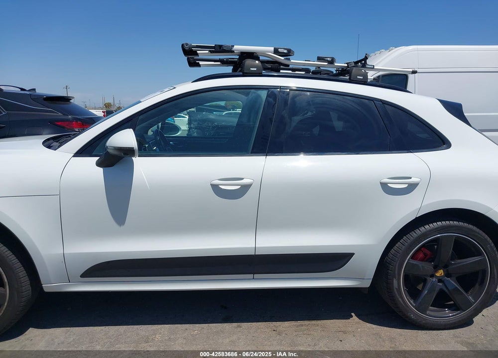 2018 PORSCHE MACAN VIN: WP1AG2A5XJLB63453