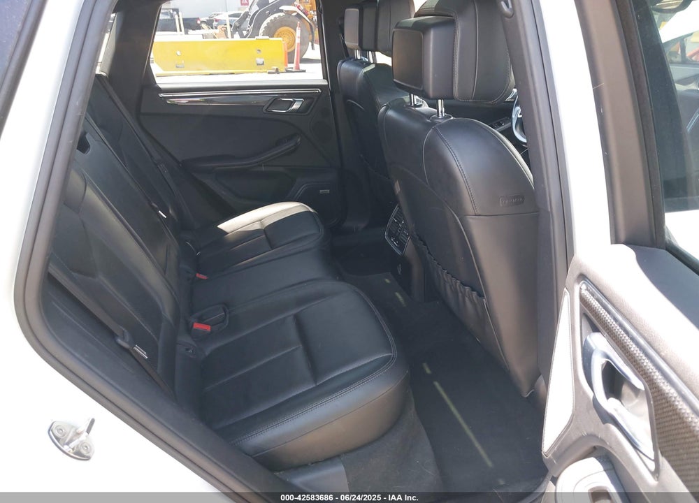 2018 PORSCHE MACAN VIN: WP1AG2A5XJLB63453