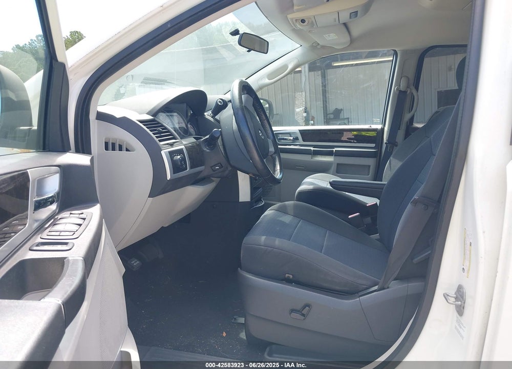 2010 DODGE GRAND CARAVAN SXT VIN: 2D4RN5D10AR111568