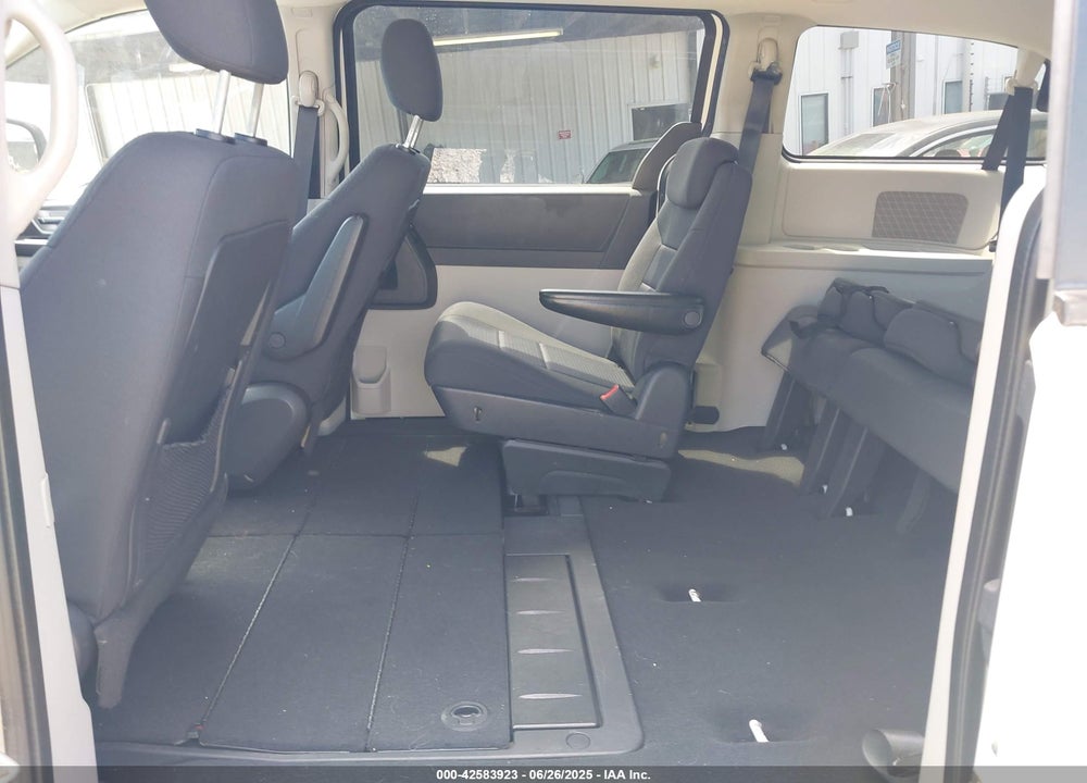 2010 DODGE GRAND CARAVAN SXT VIN: 2D4RN5D10AR111568