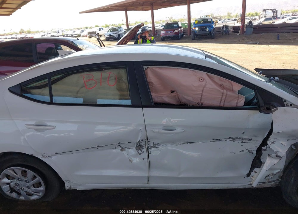2017 HYUNDAI ELANTRA VIN: 5NPD74LF8HH061325