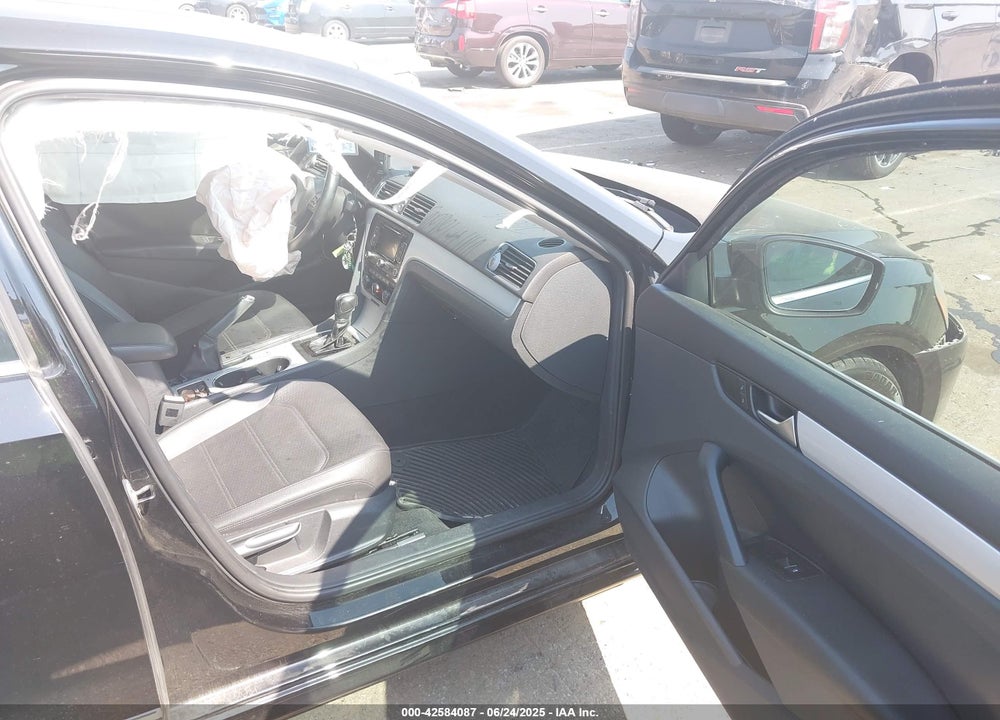2013 VOLKSWAGEN PASSAT VIN: 1VWBN7A30DC128283