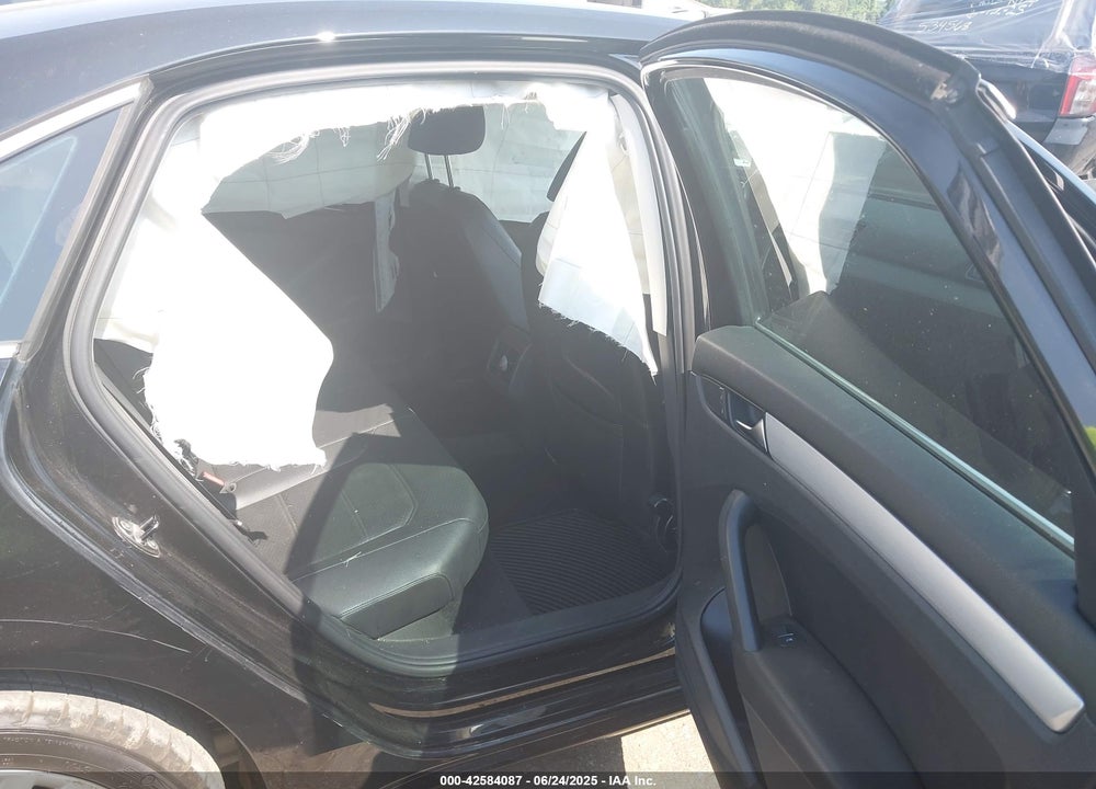 2013 VOLKSWAGEN PASSAT VIN: 1VWBN7A30DC128283